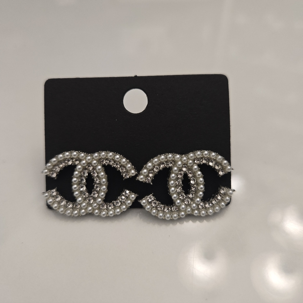 🔥Lux Silver Pearl Earrings🔥